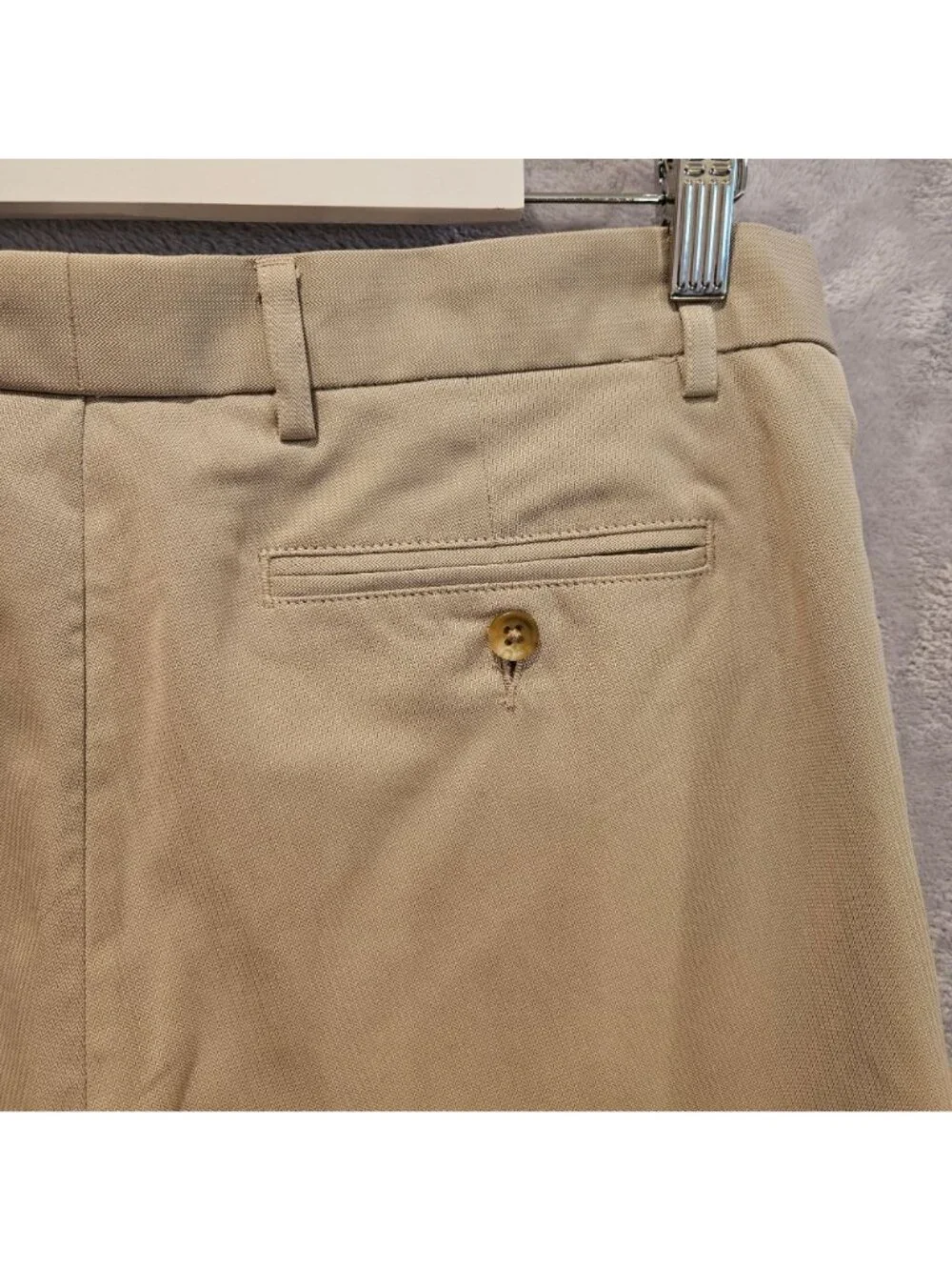 Cutter & Buck CB drytecl lux Shorts Mens 32 pleated Tan pleated golf business